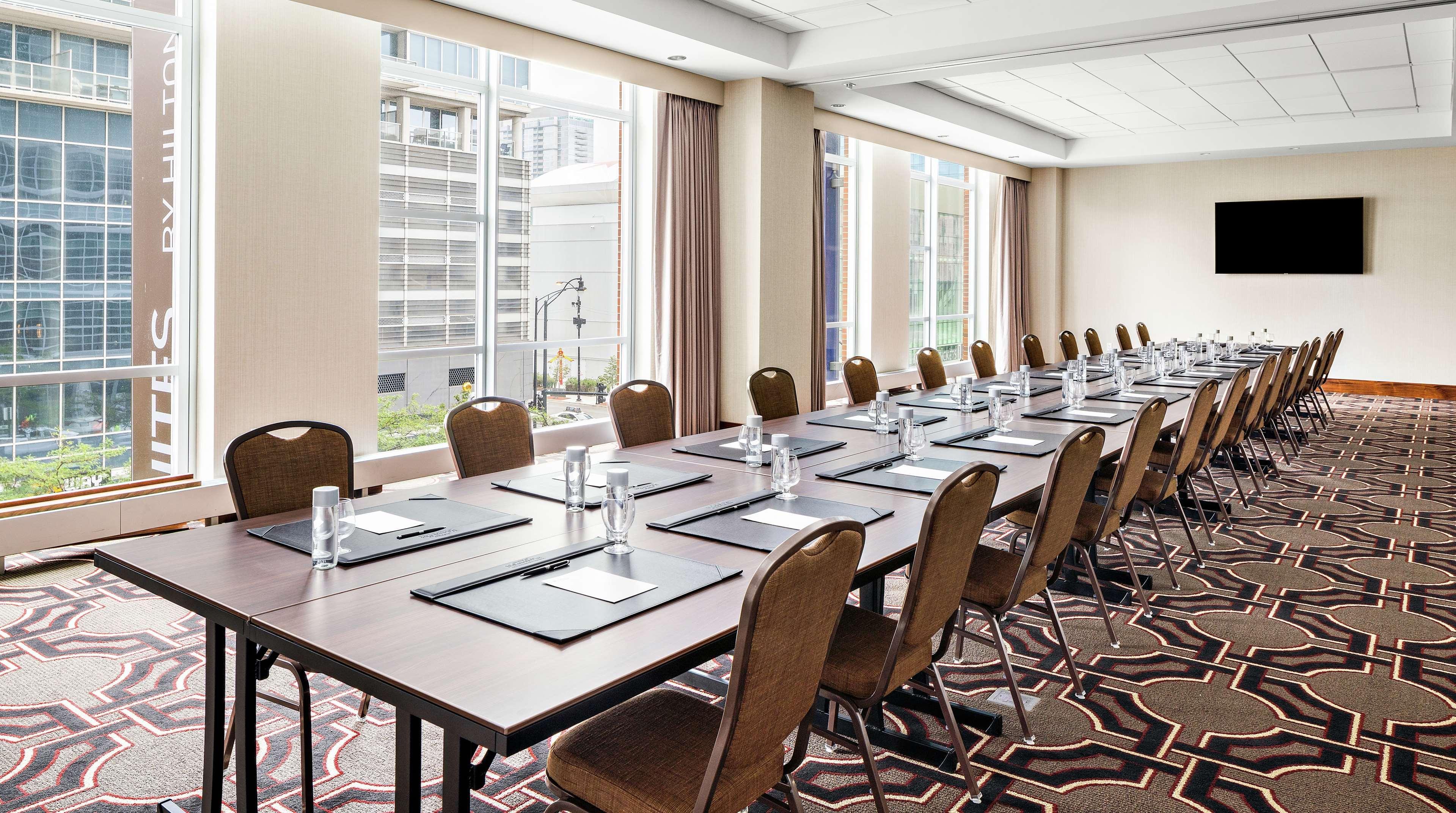 Home2 Suites By Hilton Chicago Mccormick Place Экстерьер фото