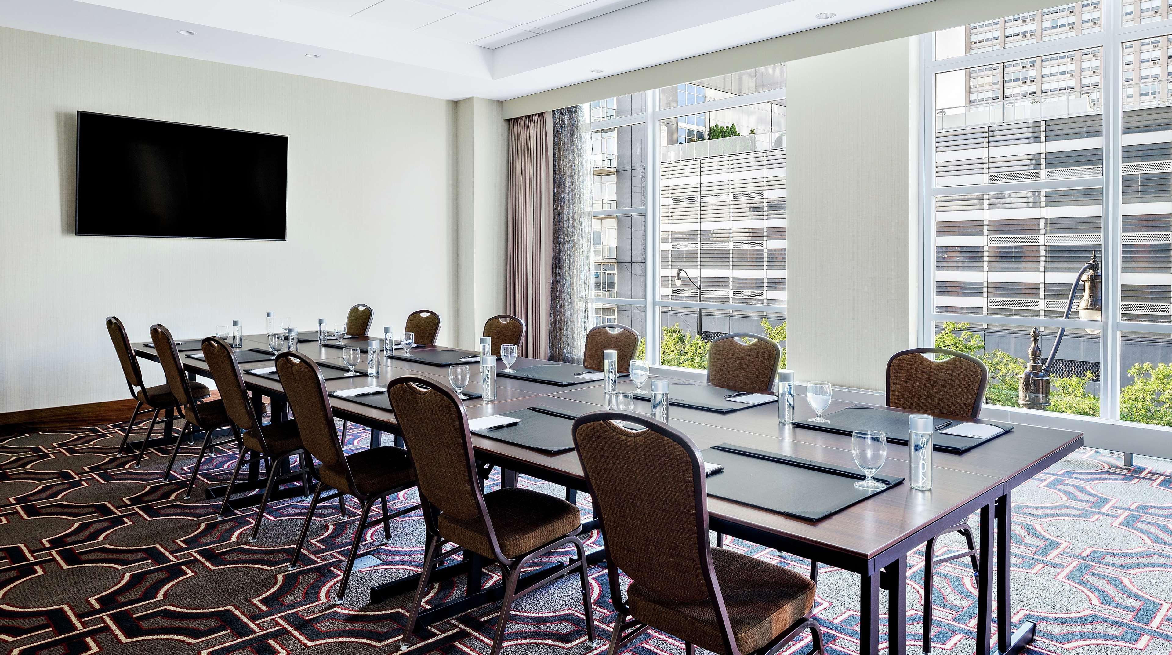Home2 Suites By Hilton Chicago Mccormick Place Экстерьер фото