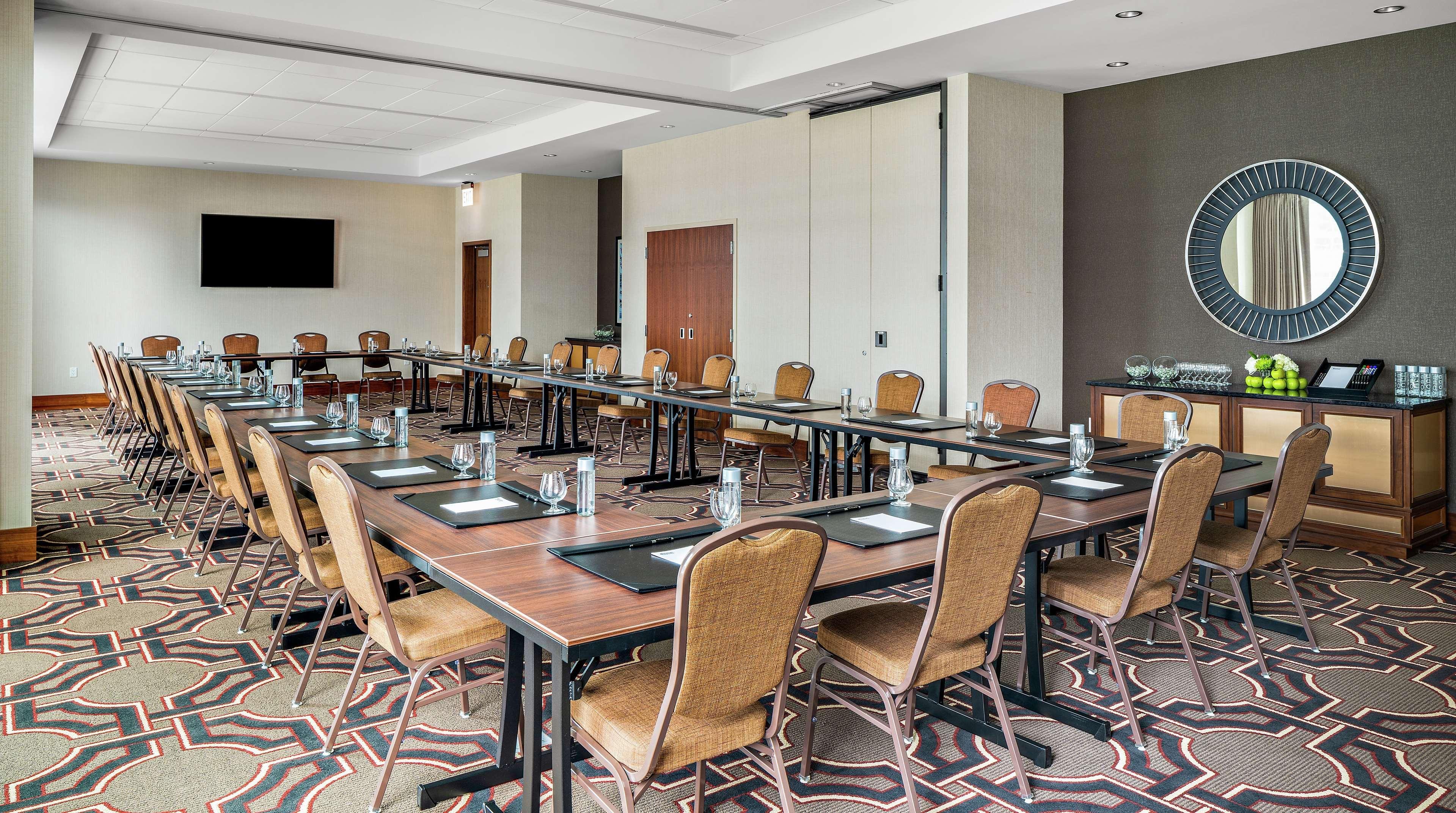 Home2 Suites By Hilton Chicago Mccormick Place Экстерьер фото
