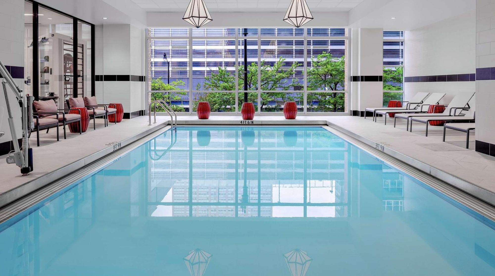 Home2 Suites By Hilton Chicago Mccormick Place Экстерьер фото